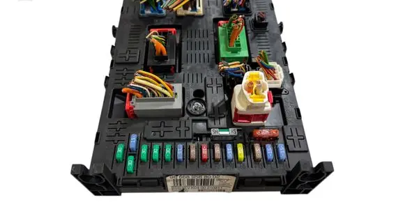 Peugeot 3008 I Fuse module 966689568002 NS08904299 212454504
