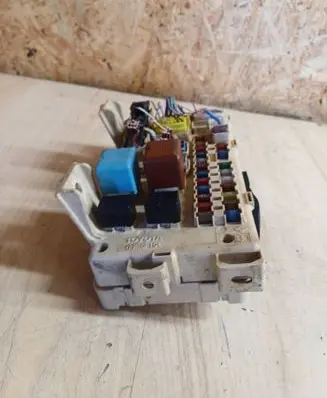 Toyota Avensis Verso Fuse module 8922144040