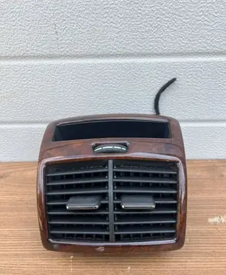 Rear air vent grill