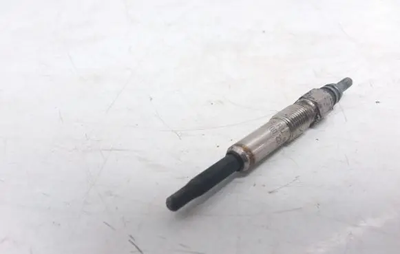 Audi 100 S4 C4 Glow plug 0100226172
