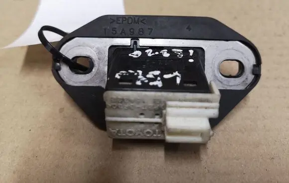 Lexus IS 200-300 Tailgate opening switch 15A987