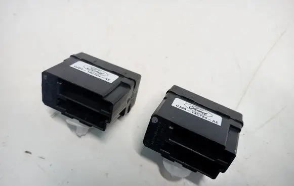 Ford Kuga II Seat heating relay CJ54-14C724-AE