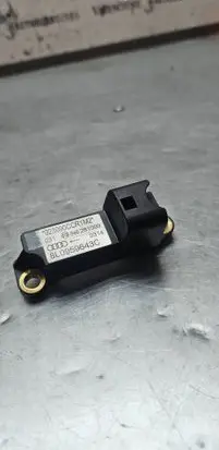 Audi A3 S3 8L Airbag deployment crash/impact sensor 8L0959643C 023090C 281099