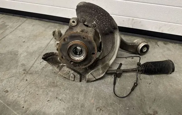 BMW 4 F32 F33 Front wheel hub spindle knuckle 6854728