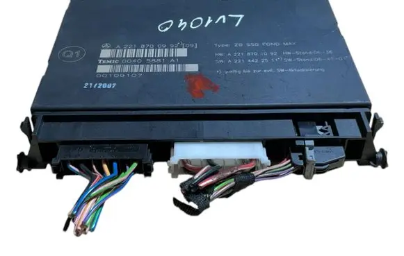 Mercedes-Benz S W221 Seat control module A2218700992 00405881A1 00109107