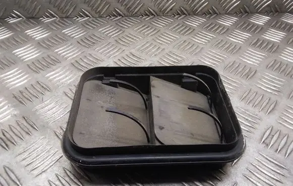 Nissan Qashqai Quarter panel pressure vent 8200003575