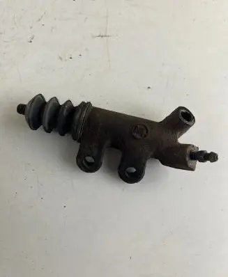 Toyota RAV 4 (XA20) Clutch slave cylinder 