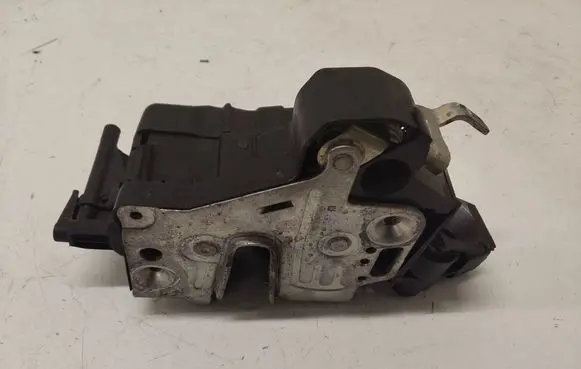 Mercedes-Benz E W210 Front door lock 2027203535