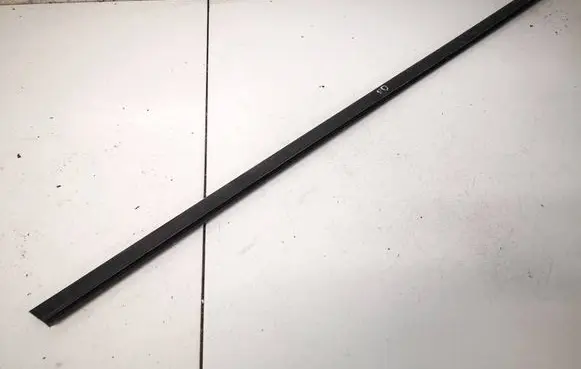 Honda Insight Front door glass trim molding 