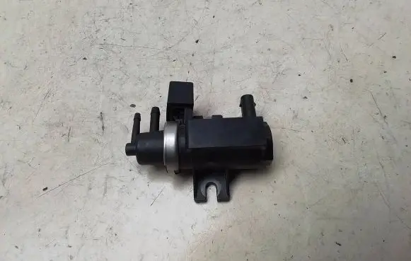 Mercedes-Benz B W245 Vacuum valve A0051535528