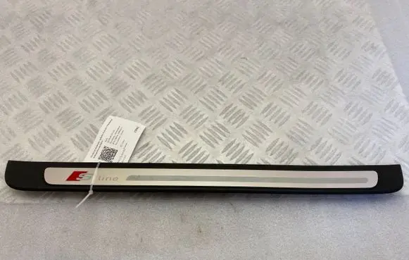 Audi A5 Sportback 8TA Front sill trim cover 8T8853373