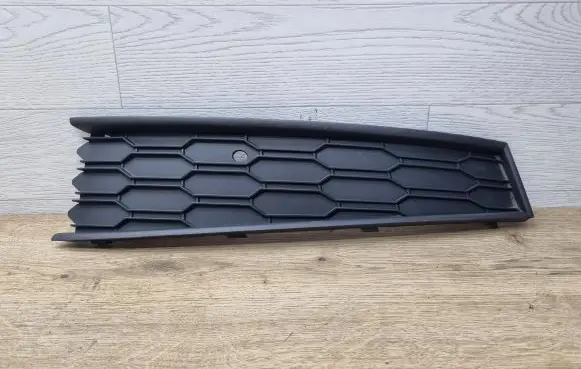 Skoda Scala Front bumper lower grill 657807681A