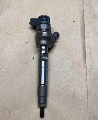 BMW 2 F46 Fuel injector 8514146 0445110613