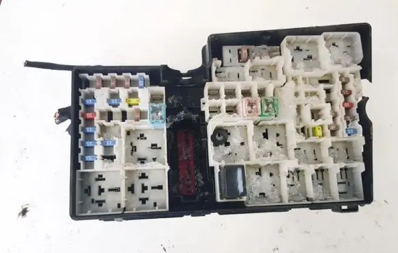 Volvo V40 Fuse box set av6t14a067ad