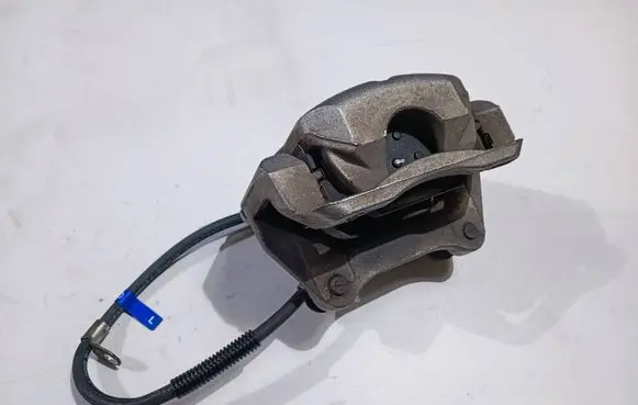 Chevrolet Camaro Front brake caliper
