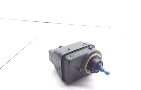 Headlight level adjustment motor