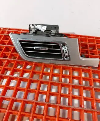 Mercedes-Benz E W212 Dashboard side air vent grill/cover trim A2128303354 08641001