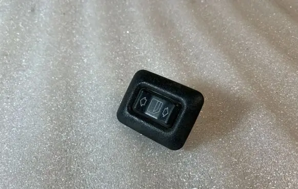 Mercedes-Benz C W202 Electric window control switch 2028205210