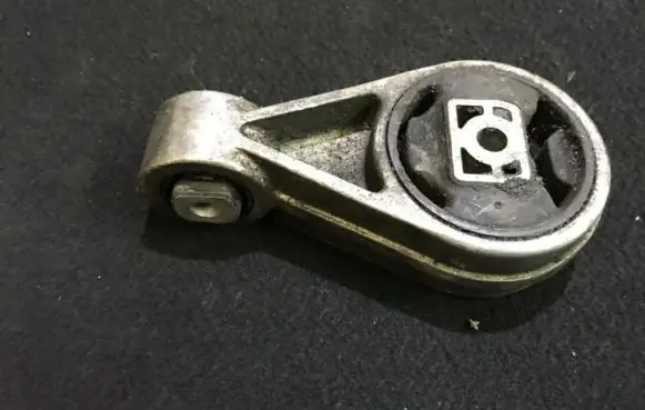 Ford Focus Engine mount bracket