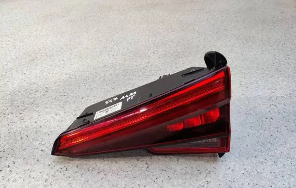 Tailgate rear/tail lights