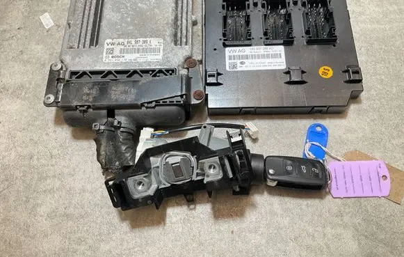 Skoda Yeti (5L) Engine ECU kit and lock set 04L907309K 0281030170