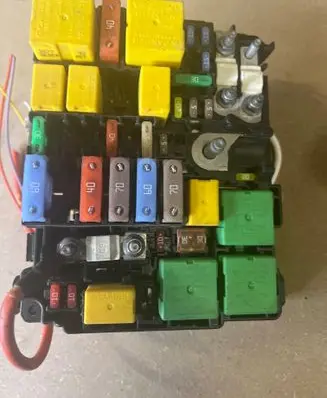 Citroen C4 I Picasso Fuse module 9804848580