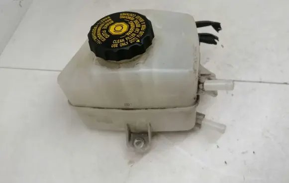 Lexus RX 450H Brake fluid reservoir 240400