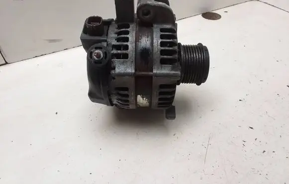 Toyota Avensis T250 Generator/alternator 1042104521
