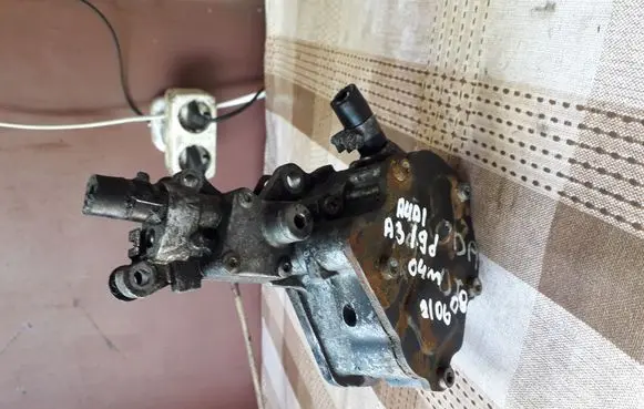 Audi A3 S3 8P Fuel injection high pressure pump 222004