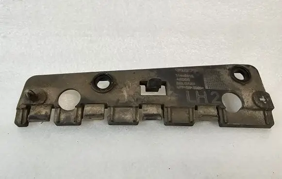Volvo S60 Fender mounting bracket 31448916
