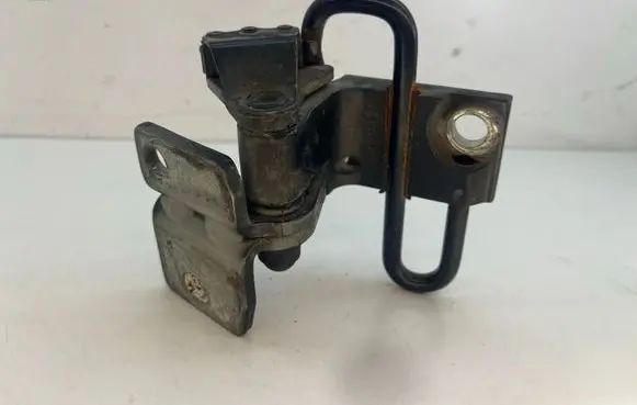Volkswagen PASSAT B6 Front door upper hinge 3C8831411A