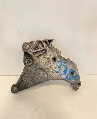 Volkswagen PASSAT B7 Engine mounting bracket 03L199207