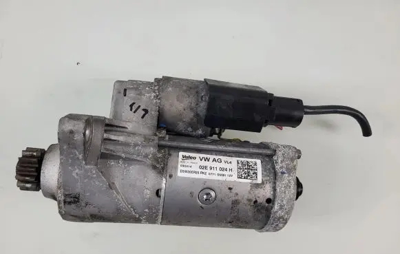 Volkswagen PASSAT CC Starter motor 02E911024H
