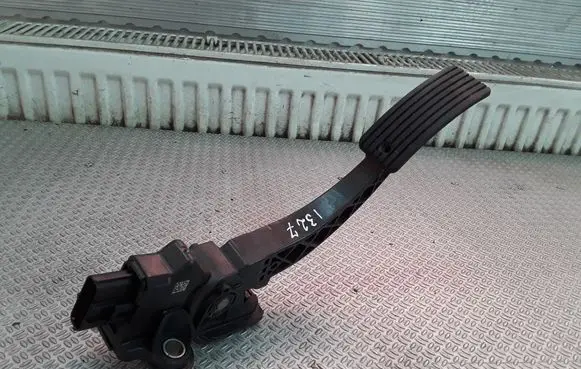 Mitsubishi Lancer X Accelerator throttle pedal MN101544