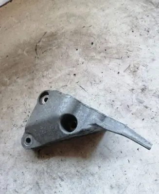 Opel Astra J Engine mounting bracket 13365327