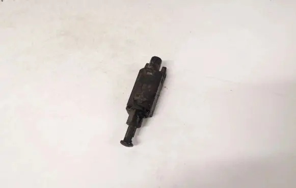 Volkswagen PASSAT B5.5 Brake pedal sensor switch