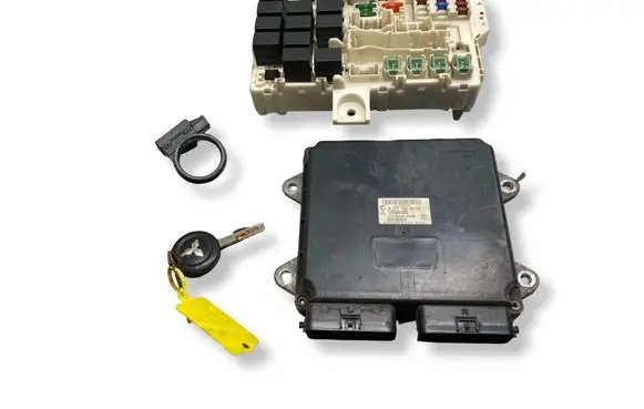 Mitsubishi Colt Engine ECU kit and lock set A1221500979 E6T42490 1860A580