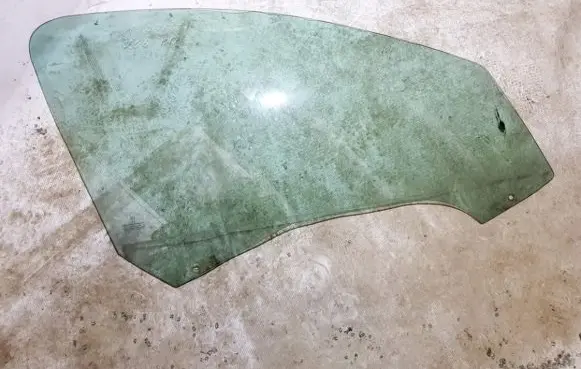Peugeot 206 Front door window glass four-door