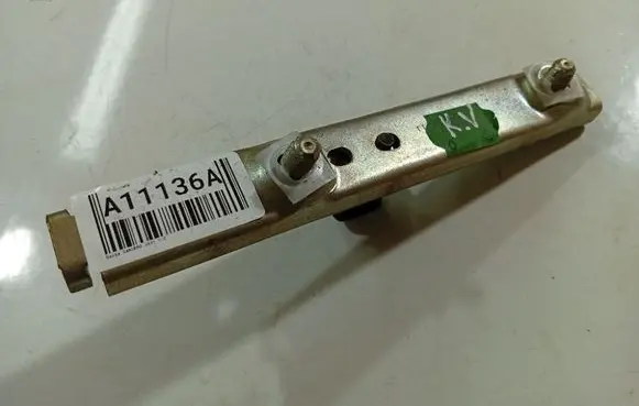 Dacia Sandero Seat belt adjustment rail 