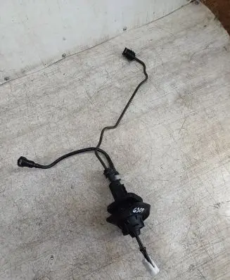 Ford Focus C-MAX Clutch master cylinder 3M517A543AE