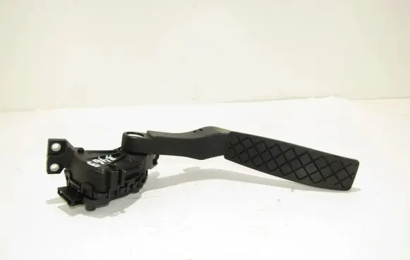 Volkswagen Touareg I Accelerator throttle pedal 7L0723507E