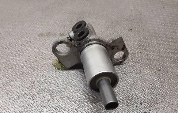 Audi A4 S4 B7 8E 8H Master brake cylinder 