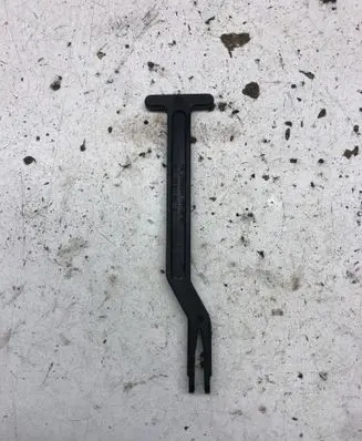 Volkswagen PASSAT B5.5 Engine bonnet (hood) release handle 3B0823593