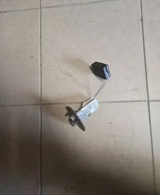 Toyota RAV 4 (XA40) Fuel level sensor 