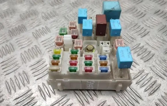 Toyota RAV 4 (XA20) Fuse module