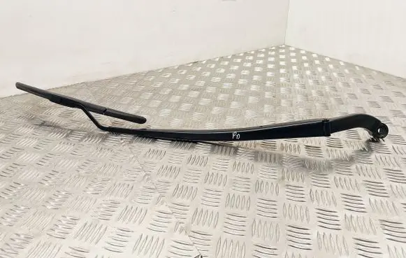Toyota RAV 4 (XA50) Front wiper blade arm
