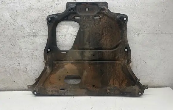 BMW 3 F30 F35 F31 Engine splash shield/under tray 6860952