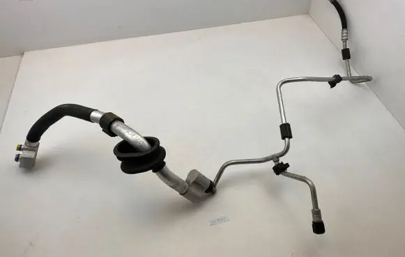 Porsche Macan (95B) Air conditioning (A/C) pipe/hose 8R1260712D 95B260710