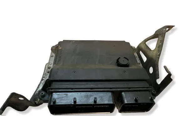 Toyota Avensis T270 Engine control unit/module 8966105D21