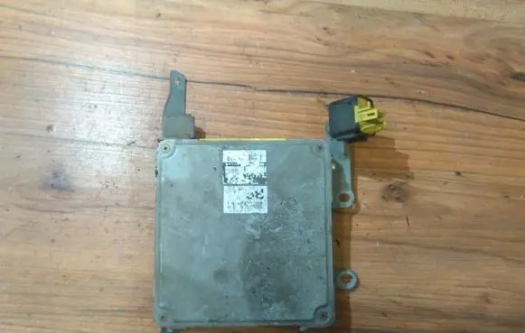 Mazda 323 Engine control unit/module 79745628 b67kb
